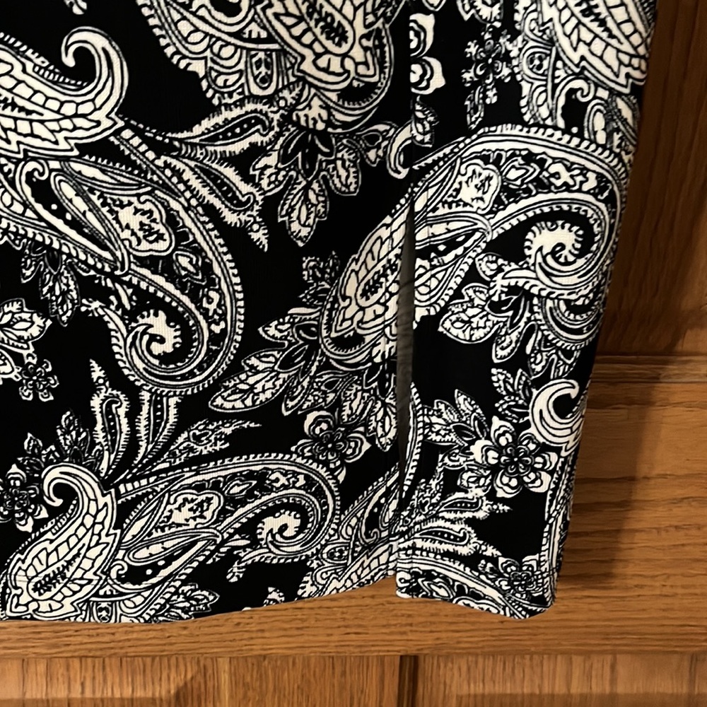 Beautiful, black and cream dress with leather, like detail on the back - Picture 3 of 7